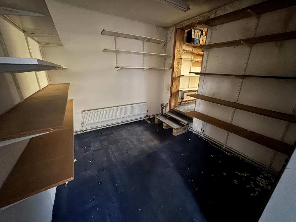 Lot: 67 - FREEHOLD COMMERCIAL PREMISES WITH GATED YARD - Store room 4 with kitchen area